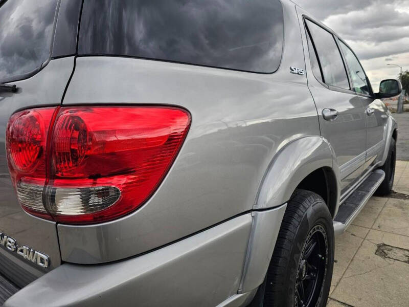 2005 Toyota Sequoia SR5