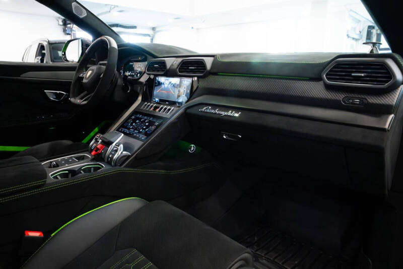 2024 Lamborghini Urus Performante