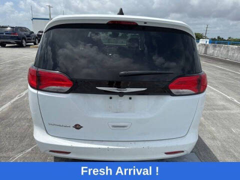 2023 Chrysler Voyager LX