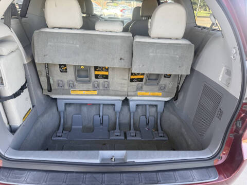 2012 Toyota Sienna LE 7-Passenger Auto Access Seat