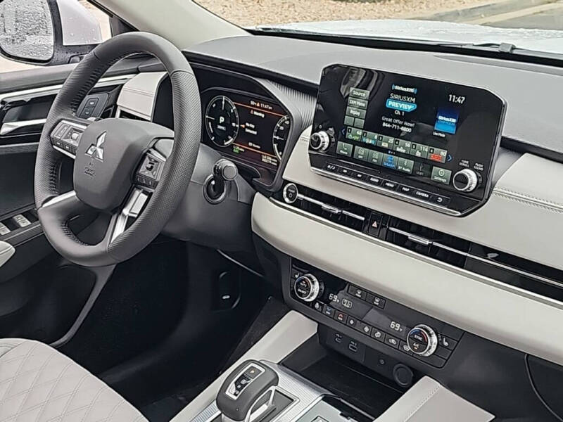 2025 Mitsubishi Outlander PHEV SEL