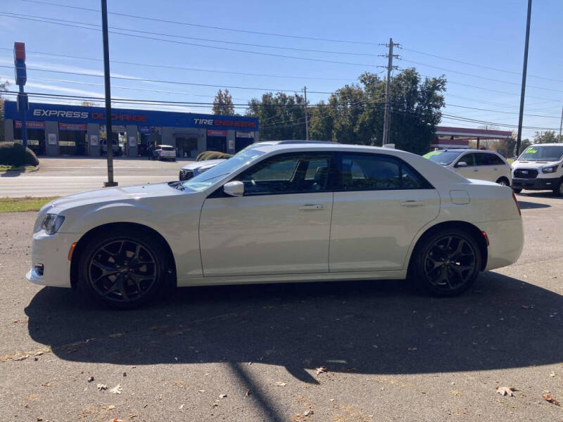 2023 Chrysler 300 Touring L