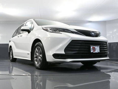 2021 Toyota Sienna LE 8-Passenger