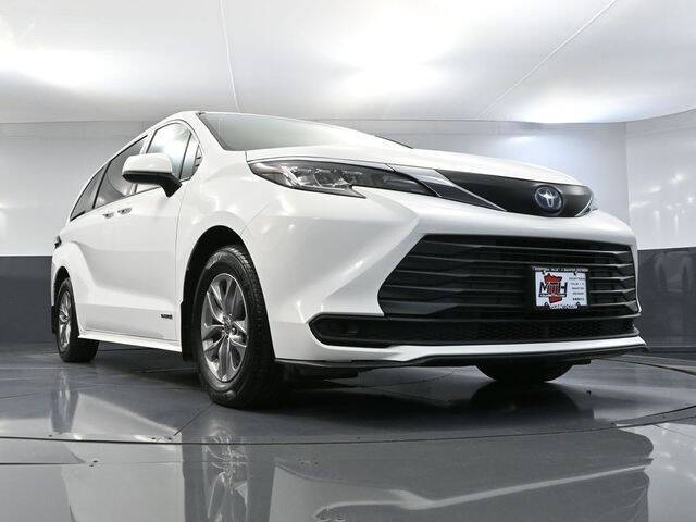 2021 Toyota Sienna LE 8-Passenger