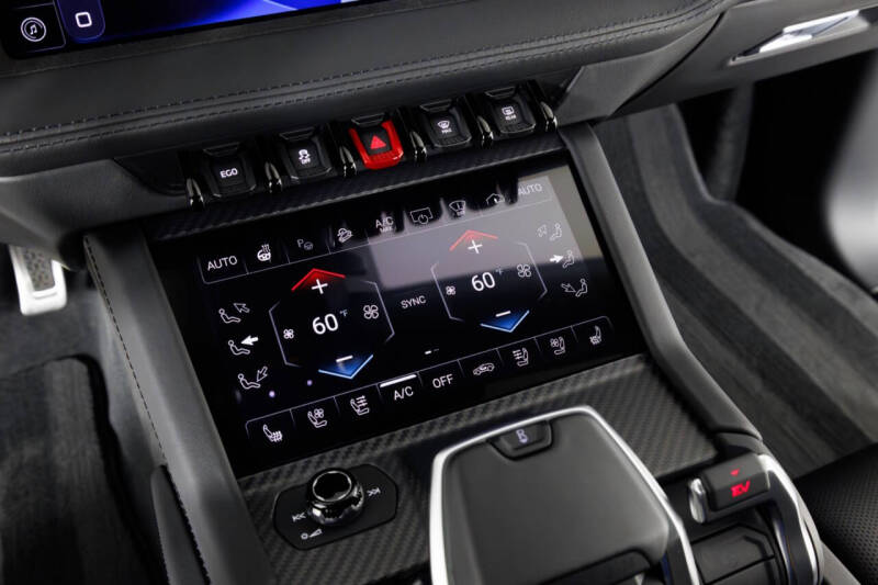 2025 Lamborghini Urus SE
