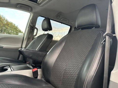 2013 Toyota Sienna SE 8-Passenger