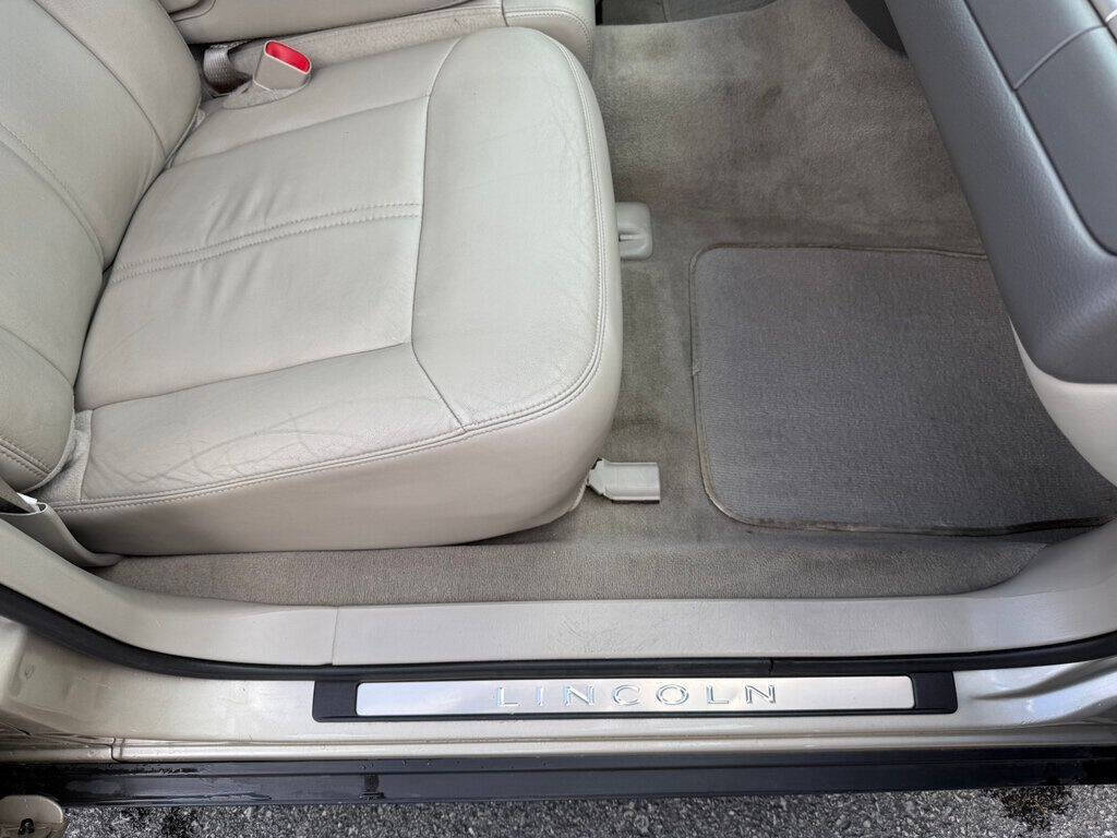 2010 Lincoln Town Car 50