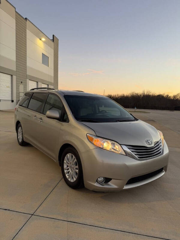 2015 Toyota Sienna XLE 8-Passenger