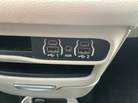 2022 Chrysler Voyager LX