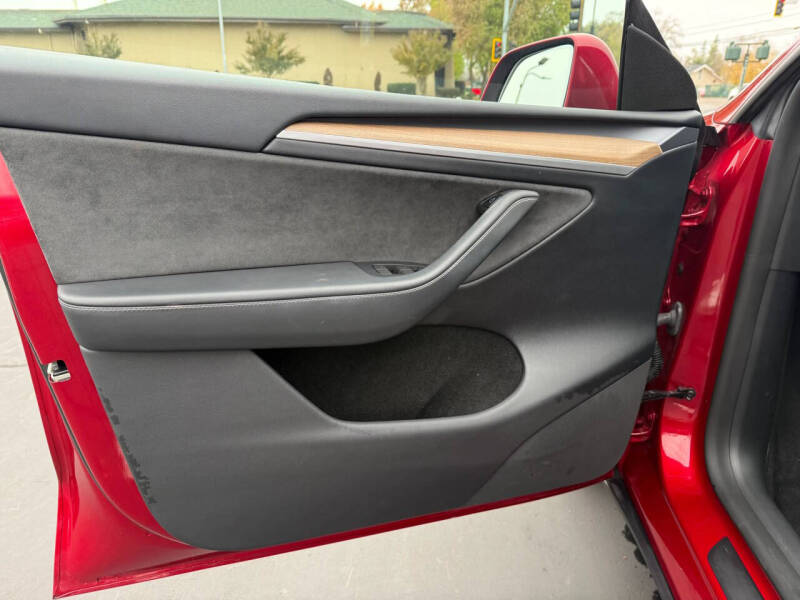 2024 Tesla Model Y Performance