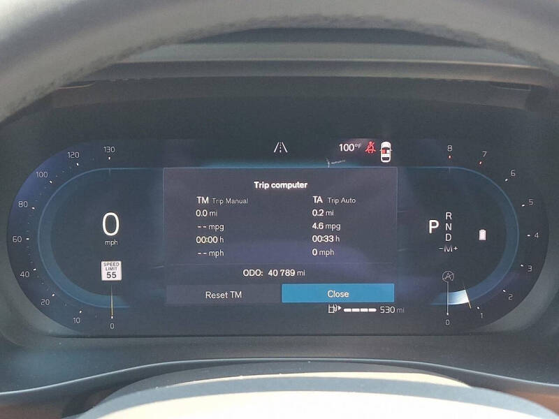 2024 Volvo XC40 B5 Plus Dark Theme