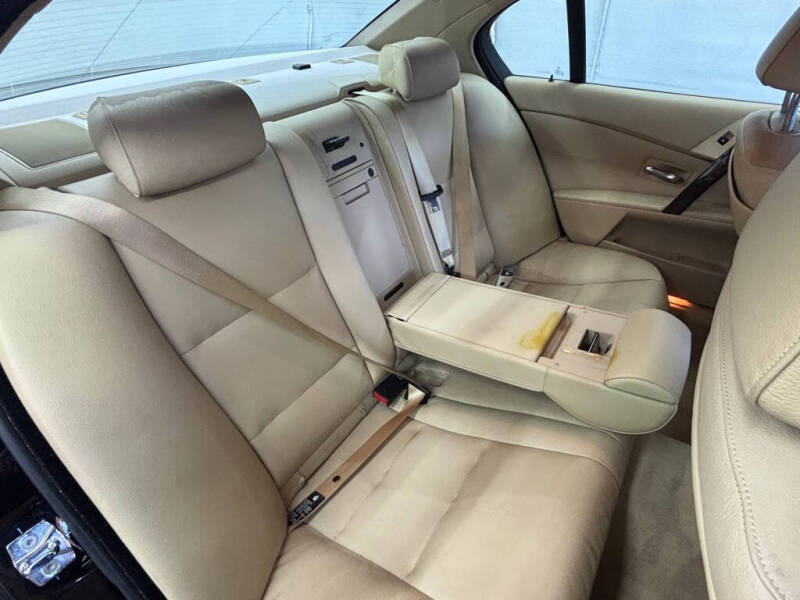 2004 BMW 5 Series 530i