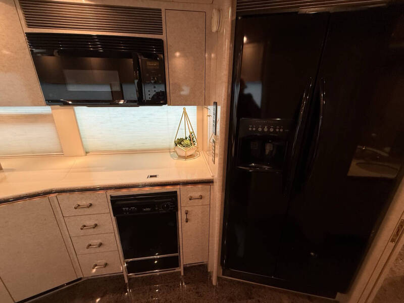 2001 Prevost Marathon