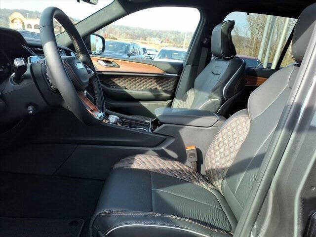 2025 Jeep Grand Cherokee Summit