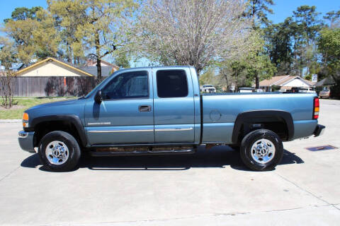 2006 GMC Sierra 2500HD for sale at GLOBAL AUTO SALES in Spring TX