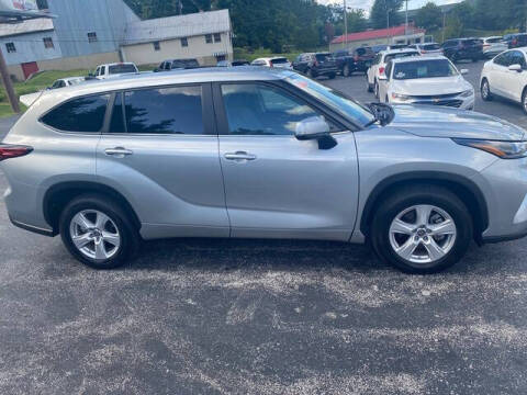 2023 Toyota Highlander LE