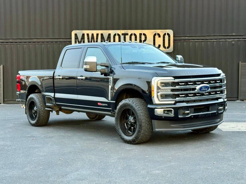 2023 Ford F-350 Super Duty Platinum's photo