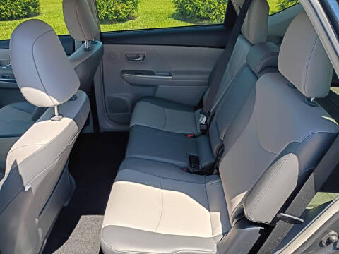 2015 Toyota Prius v Five