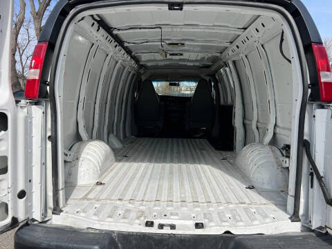 2023 Chevrolet Express 2500