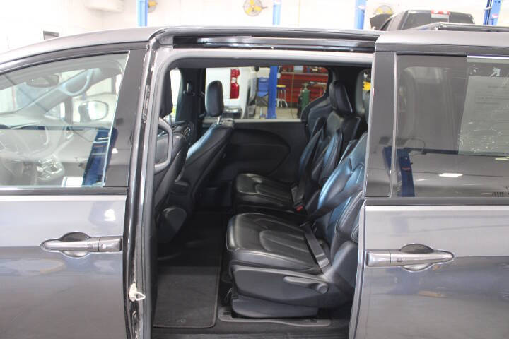 2022 Chrysler Pacifica Hybrid Touring L