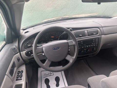 2004 Ford Taurus SE