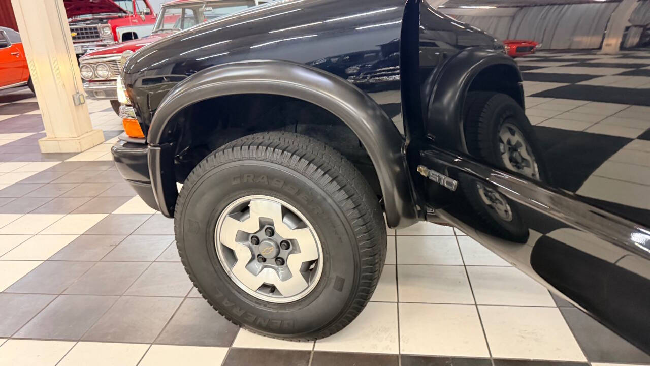 2003 Chevrolet S-10 10