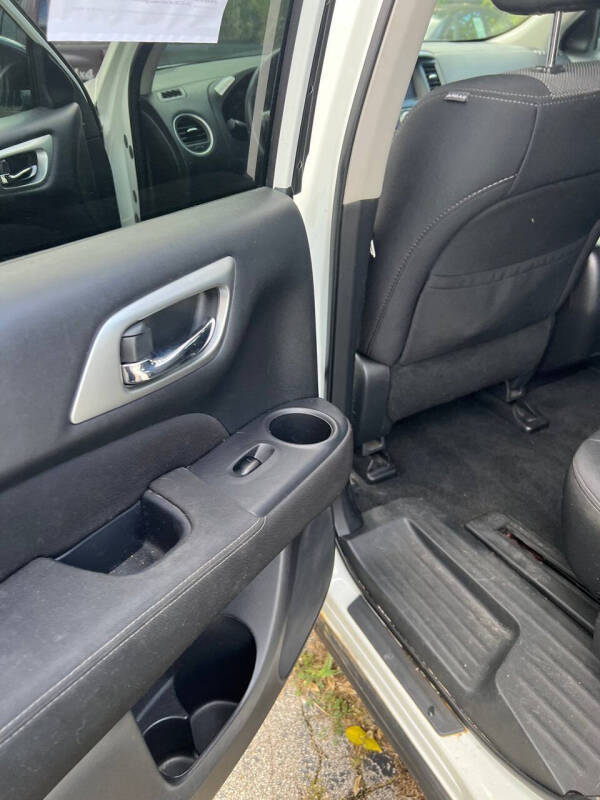 2017 Nissan Pathfinder SL