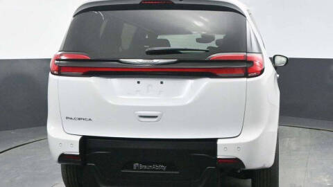 2024 Chrysler Pacifica Touring