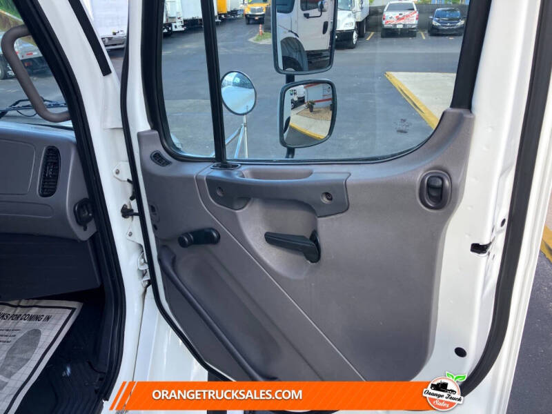 2017 Freightliner M2 106