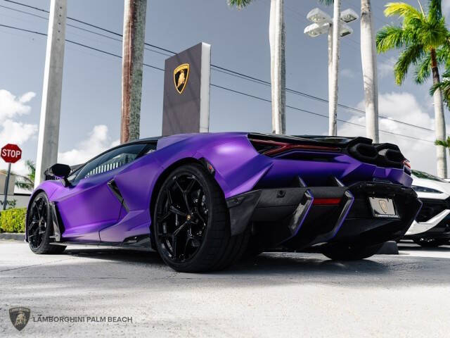 2024 Lamborghini Revuelto