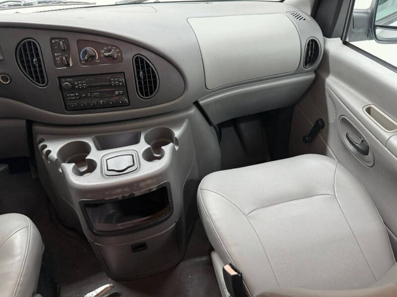 2003 Ford E-Series E-350 SD XL