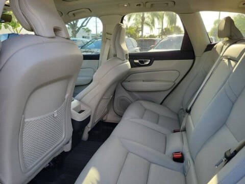 2024 Volvo XC60 B5 Core Dark Theme