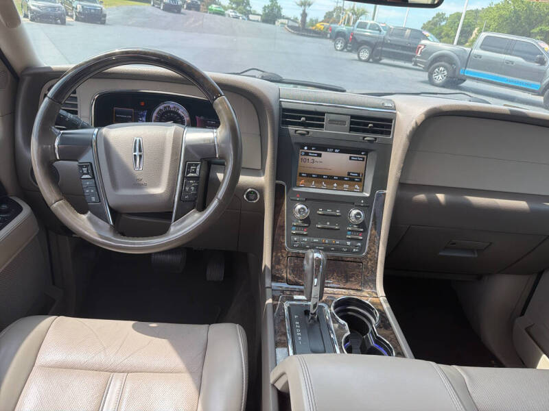 2017 Lincoln Navigator Select