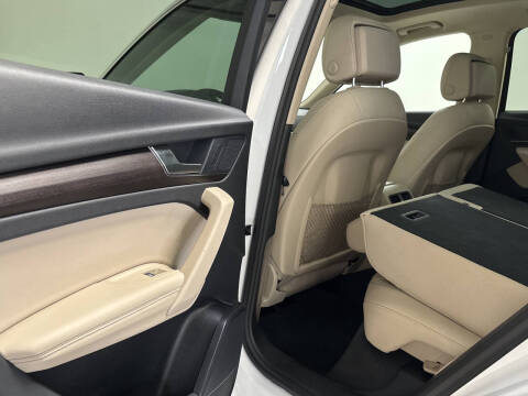 2022 Audi Q5 quattro Premium Plus 40 TFSI
