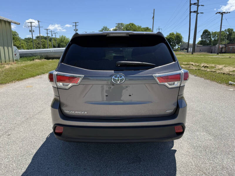 2016 Toyota Highlander LE