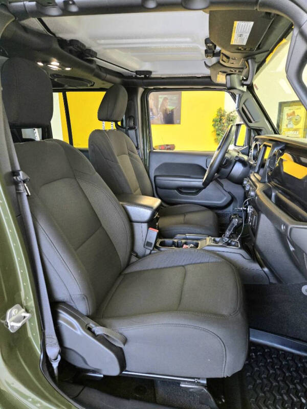 2022 Jeep Gladiator Sport