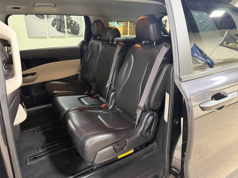 2023 Kia Carnival EX