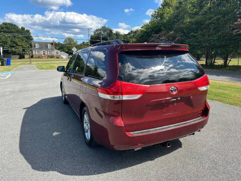 2014 Toyota Sienna LE 8-Passenger