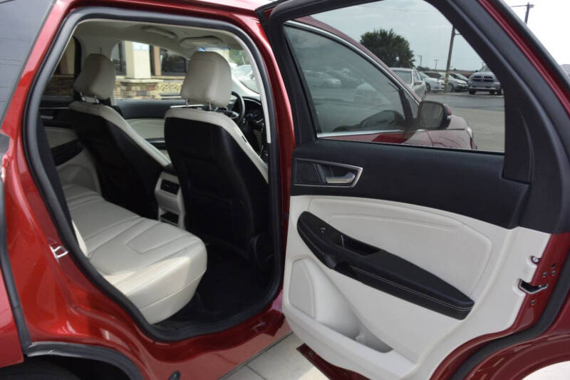 2020 Ford Edge Titanium