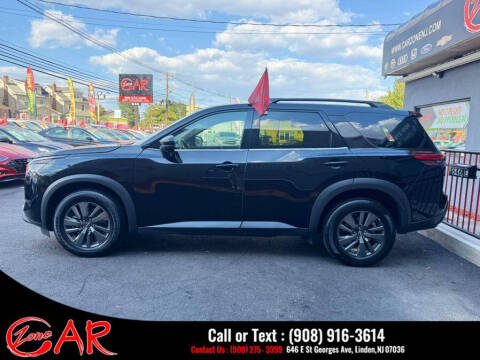 2022 Nissan Pathfinder SV