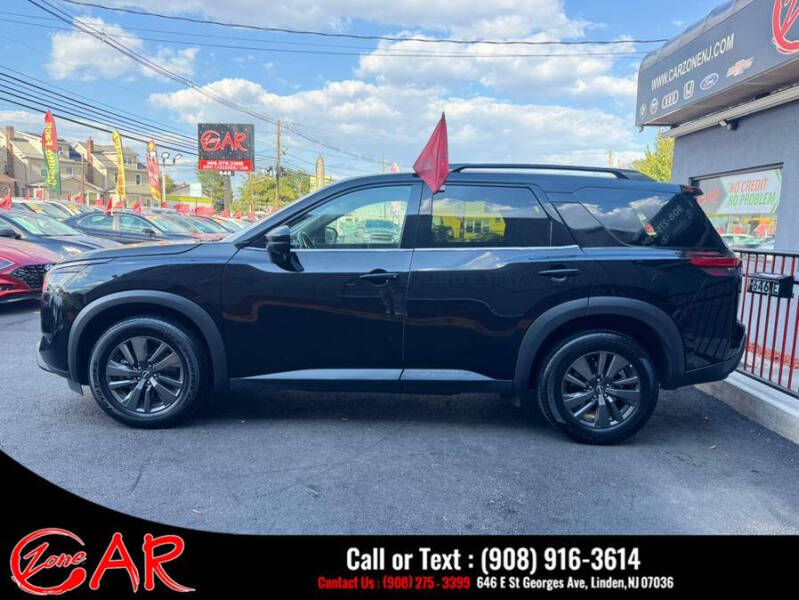 2022 Nissan Pathfinder SV