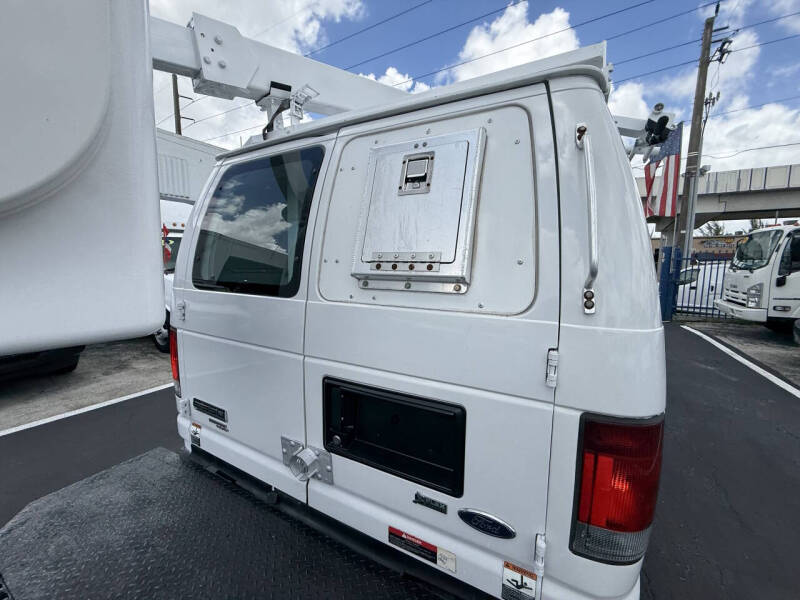 2011 Ford E-Series E-350 SD