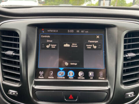 2017 Chrysler 200 Limited