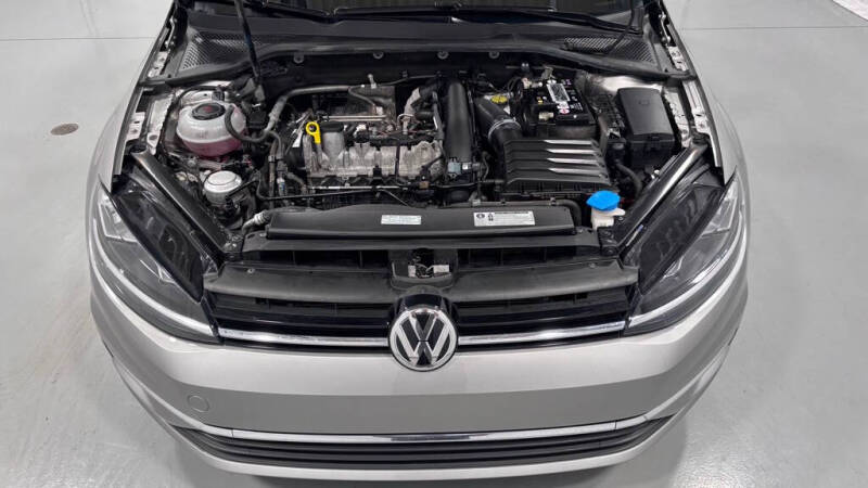 2019 Volkswagen Golf SE
