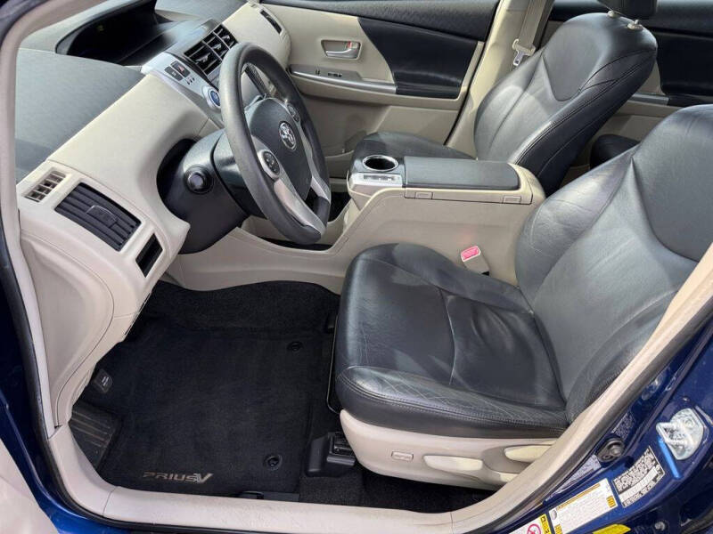 2013 Toyota Prius v