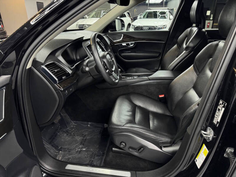 2018 Volvo XC90 T6 Momentum