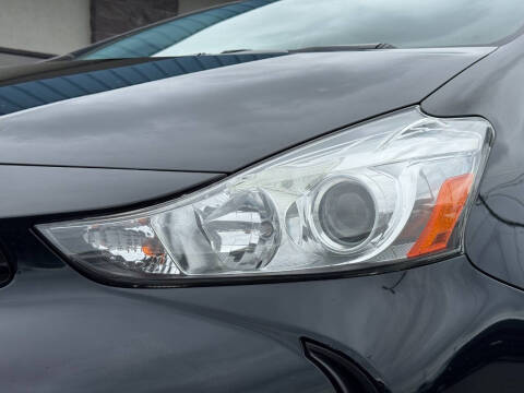 2017 Toyota Prius v Four