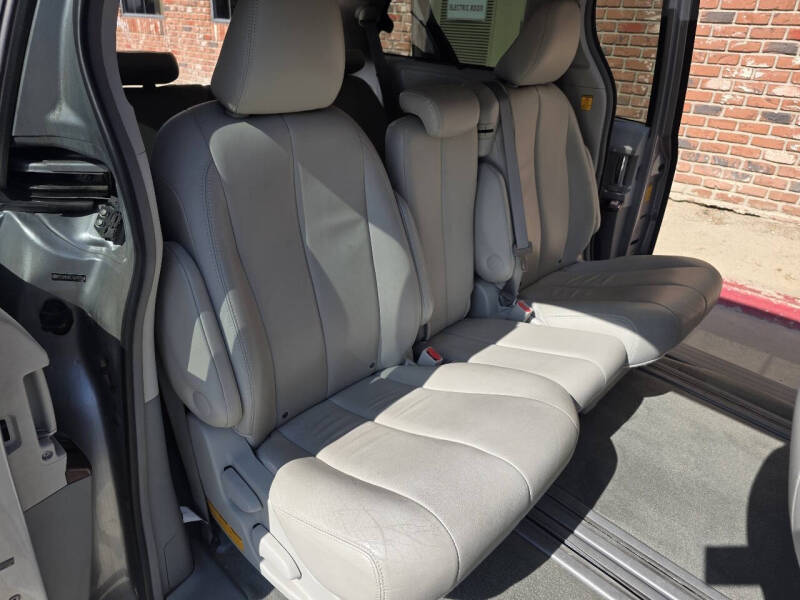 2013 Toyota Sienna XLE 8-Passenger