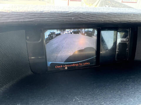 2011 Toyota Sienna LE 7-Passenger Auto Access Seat