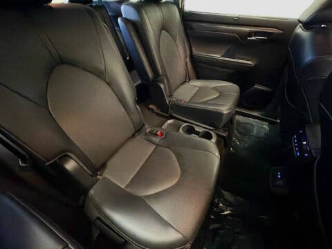 2022 Toyota Highlander Platinum